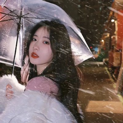 在拥挤的房间拥抱